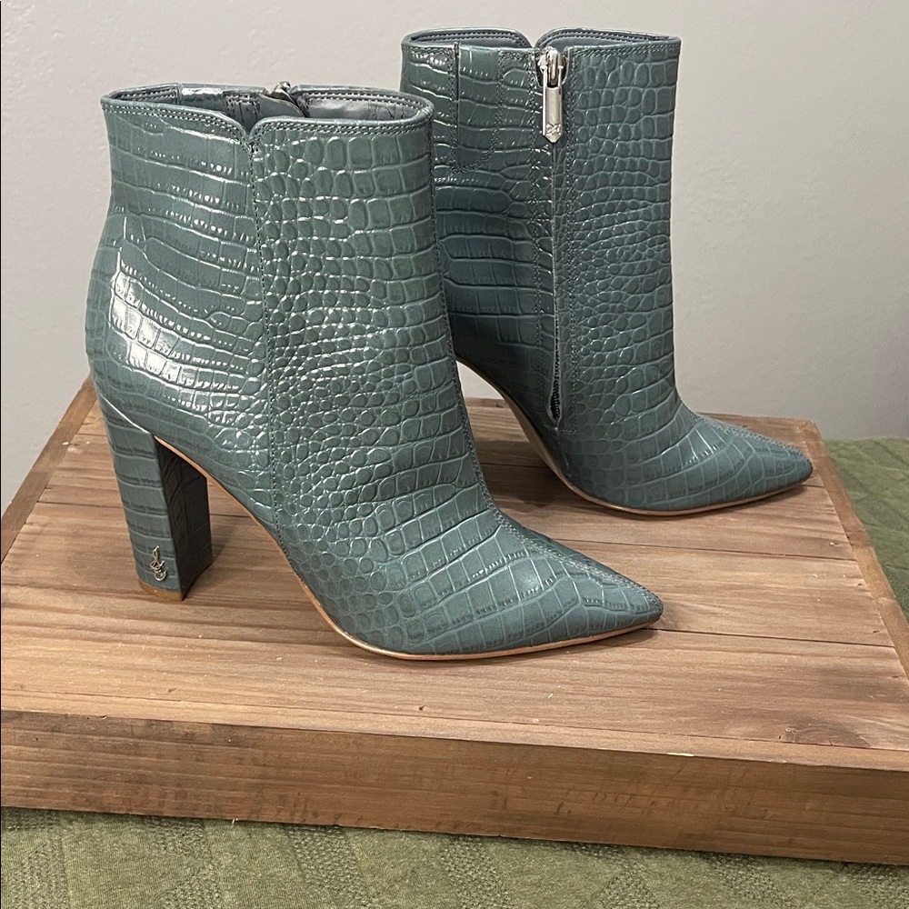 Sam Edelman Gray- Teal Croc-Embossed Ankle Boots, size 6